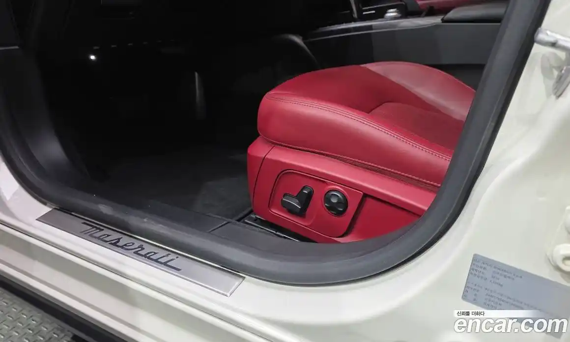 Maserati Ghibli 2019 3.0 гидро, фото 33