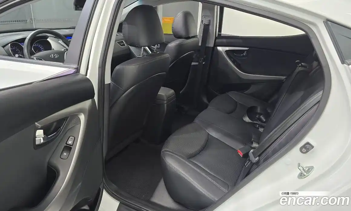 Hyundai Avante 2011 1.6 автомат (гидро), фото 11