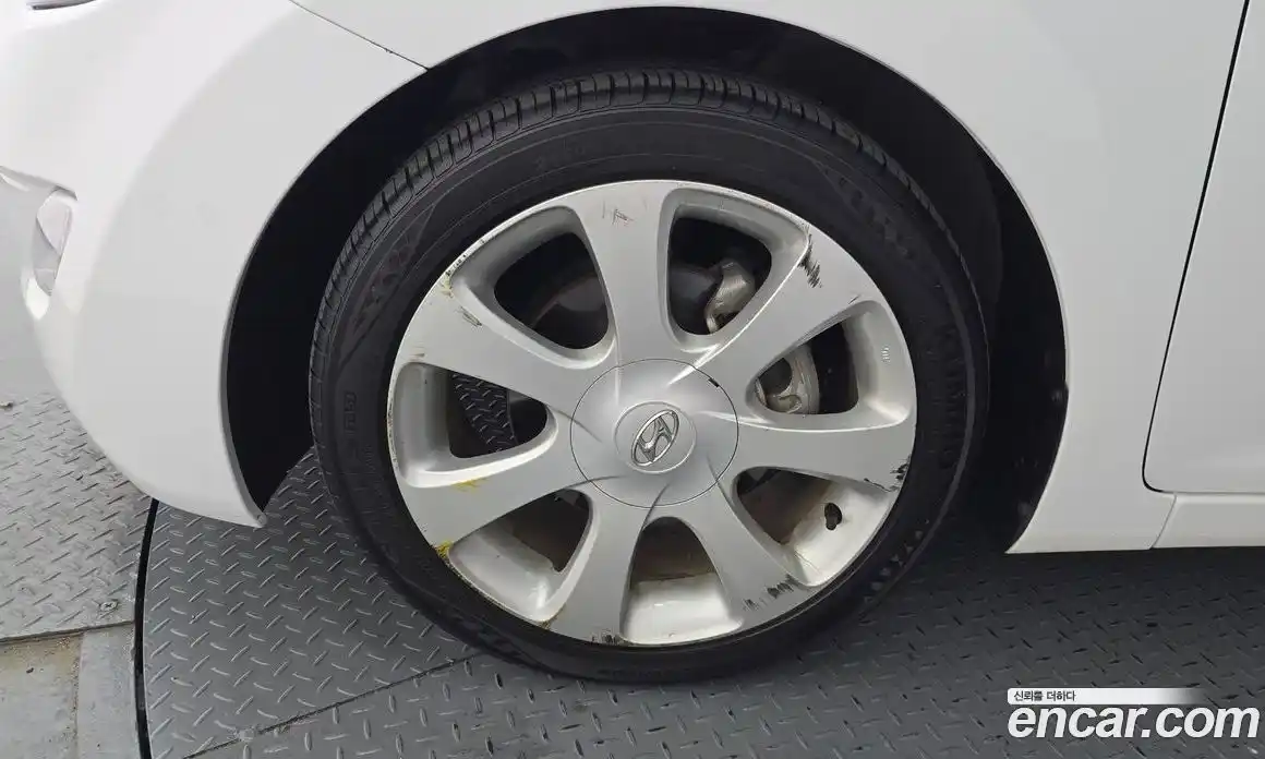 Hyundai Avante 2011 1.6 автомат (гидро), фото 5