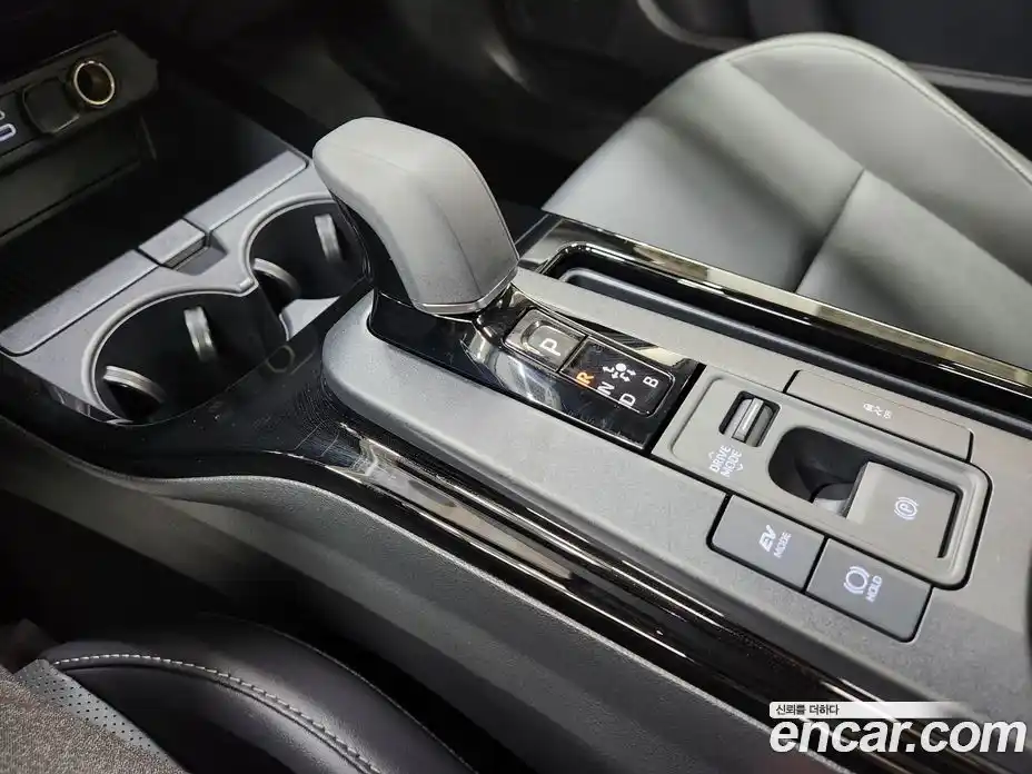 Toyota Prius 2025 2.0 вариатор, фото 9