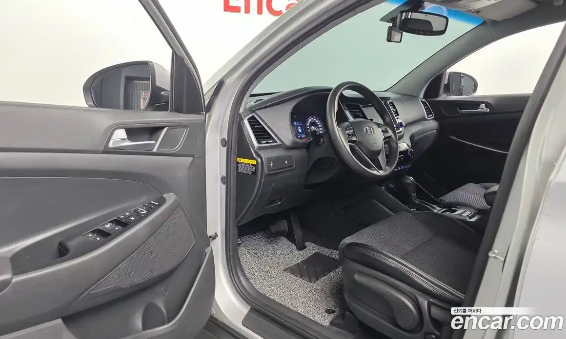Hyundai Tucson 2015 1.7 автомат (гидро), фото 13