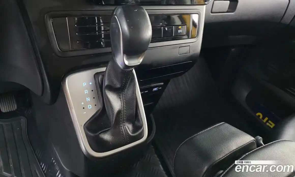 Hyundai Staria 2022 3.5 автомат (гидро), фото 12