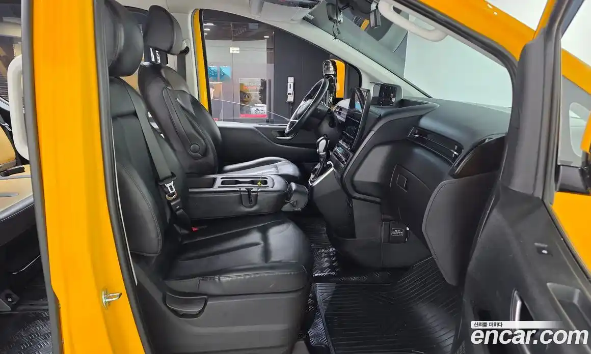 Hyundai Staria 2022 3.5 автомат (гидро), фото 17