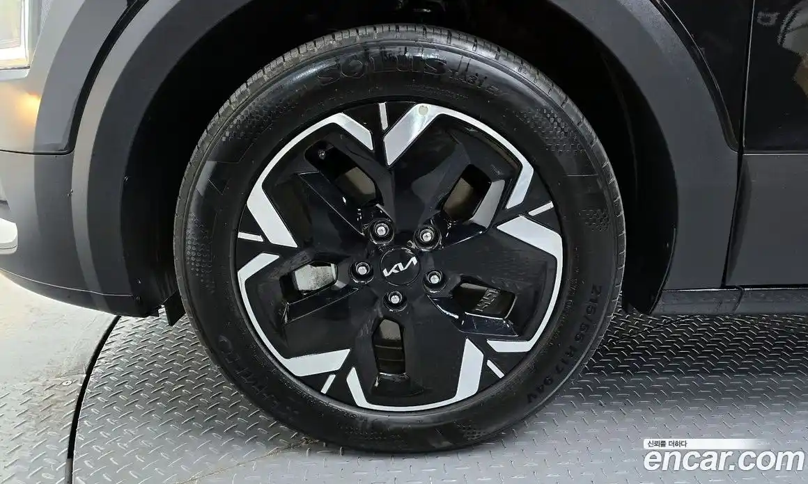 Kia Niro 2023 0.2 автомат (гидро), фото 4
