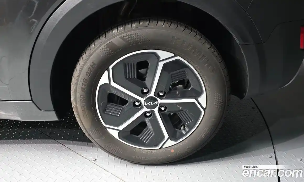 Kia Niro 2025 1.6 автомат (гидро), фото 5