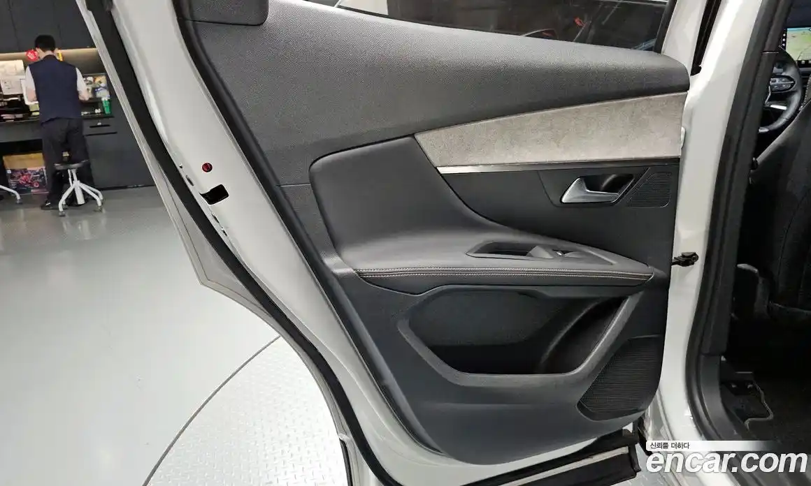 Peugeot 3008 2022 1.2 автомат (гидро), фото 15