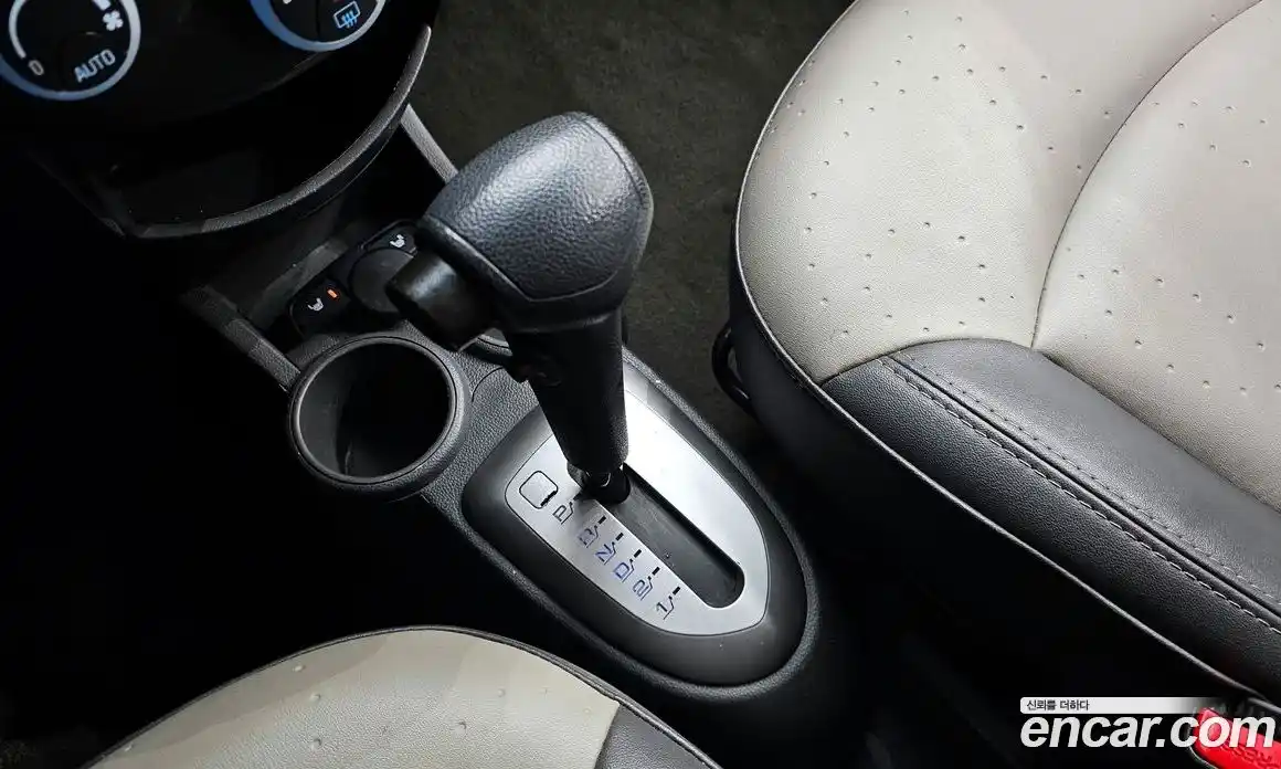 Chevrolet Spark 2011 1.0 автомат (гидро), фото 9