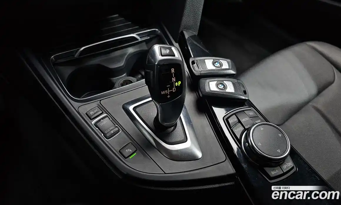 BMW 3 серия 2016 2.0 автомат (гидро), фото 12