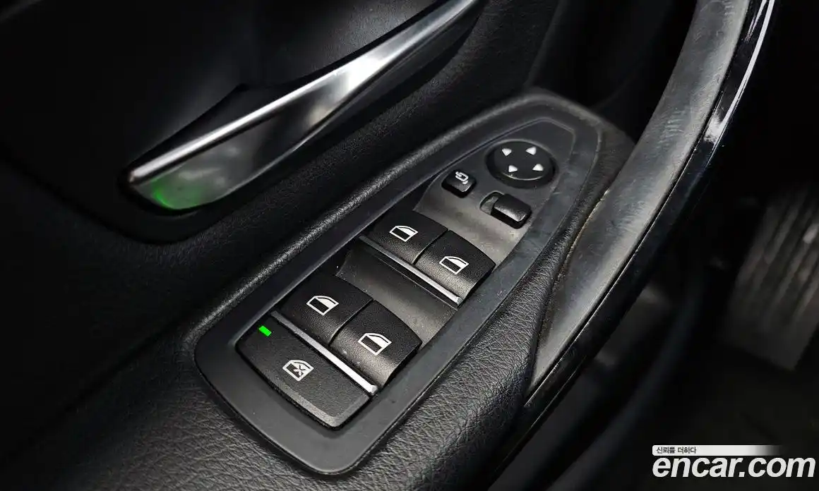 BMW 3 серия 2016 2.0 автомат (гидро), фото 27
