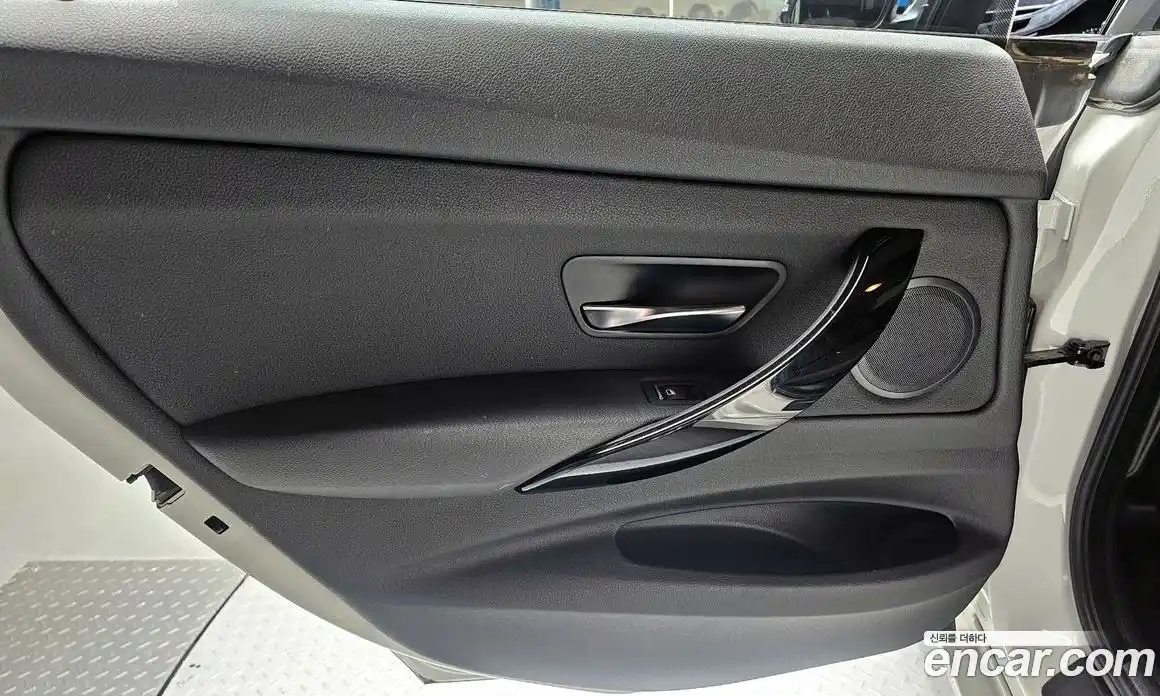BMW 3 серия 2018 2.0 автомат (гидро), фото 15