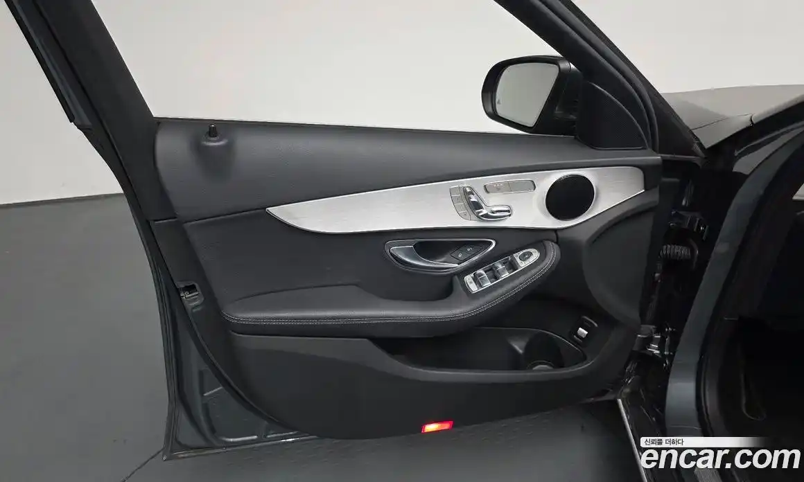 Mercedes-Benz C-Class 2017 2.0 автомат (гидро), фото 14 Mercedes-Benz C-Class 2017 2.0 автомат (гидро), фото 14