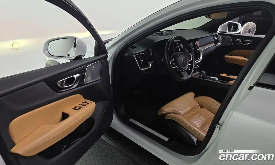 Volvo V60 2020 2.0 автомат (гидро), фото 13