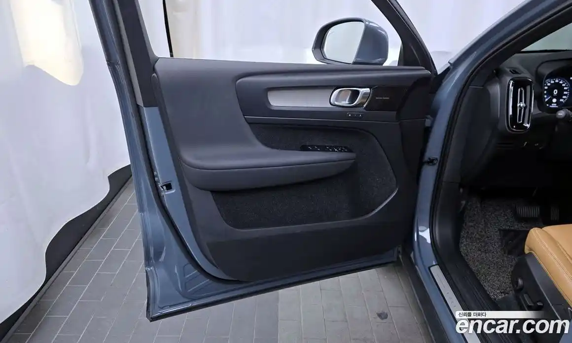 Volvo XC40 2021 2.0 автомат (гидро), фото 14