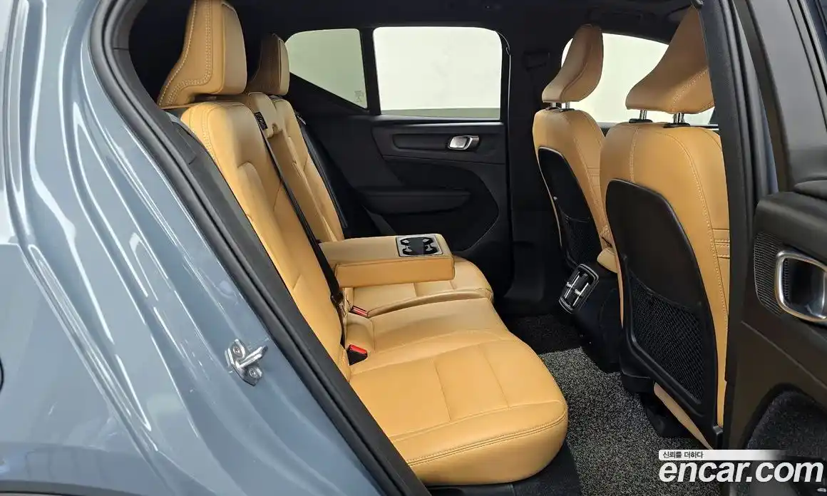 Volvo XC40 2021 2.0 автомат (гидро), фото 18
