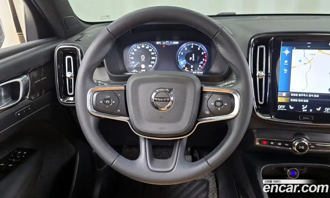 Volvo XC40 2021 2.0 автомат (гидро), фото 19