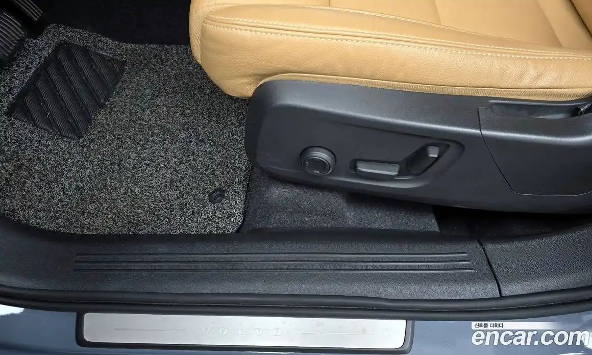 Volvo XC40 2021 2.0 автомат (гидро), фото 30