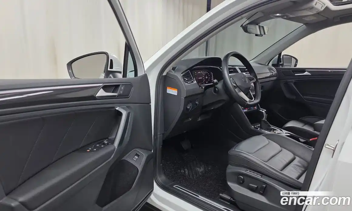 Volkswagen Tiguan 2022 2.0 автомат (гидро), фото 13
