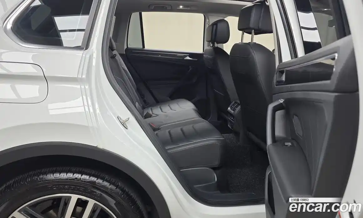 Volkswagen Tiguan 2022 2.0 автомат (гидро), фото 18