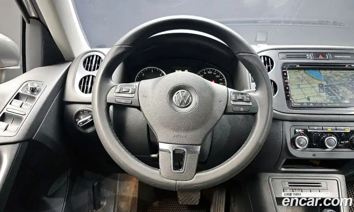 Volkswagen Tiguan 2012 2.0 автомат (гидро), фото 12