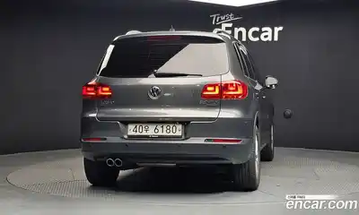 Volkswagen Tiguan 2012 2.0 автомат (гидро), миниатюра 4
