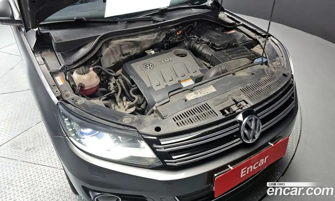 Volkswagen Tiguan 2012 2.0 автомат (гидро), фото 6