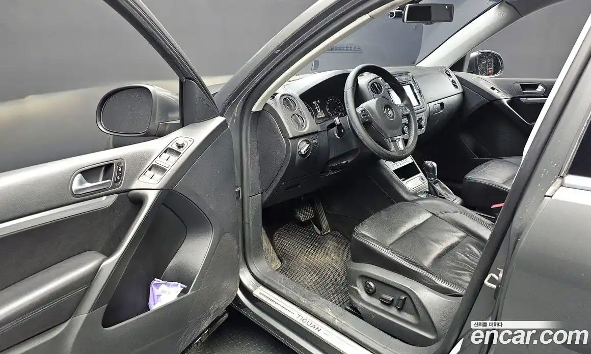 Volkswagen Tiguan 2012 2.0 автомат (гидро), фото 10