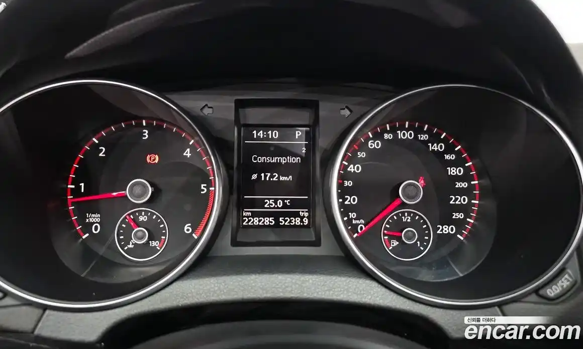 Volkswagen Golf 2012 2.0 автомат (гидро), фото 8