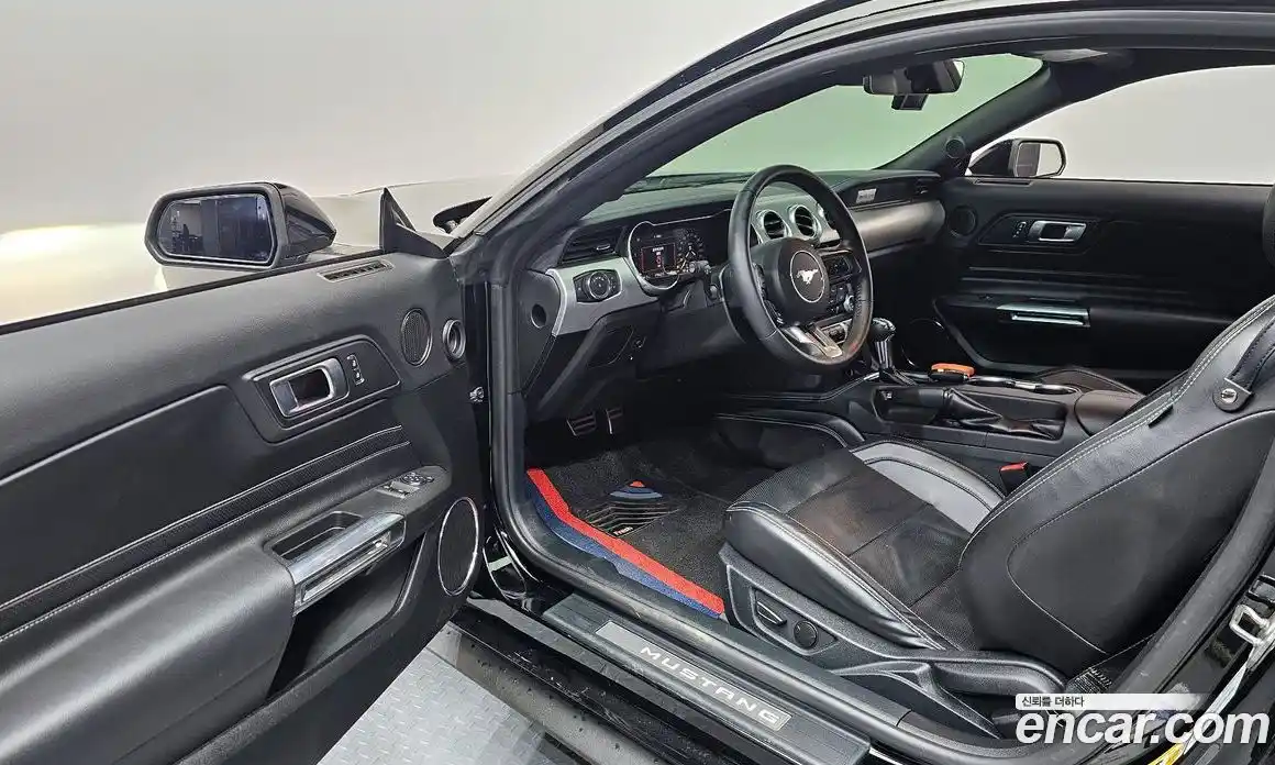 Ford Mustang 2023 2.3 автомат (гидро), фото 13