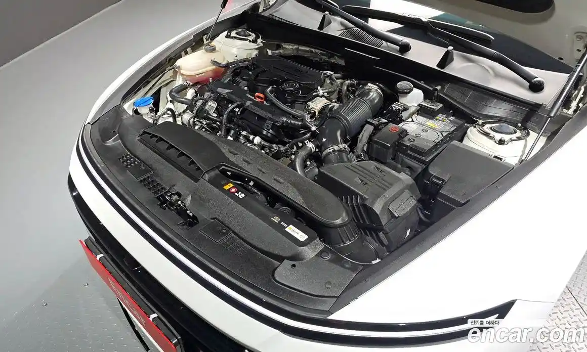 Hyundai Sonata 2024 1.6 автомат (гидро), фото 6