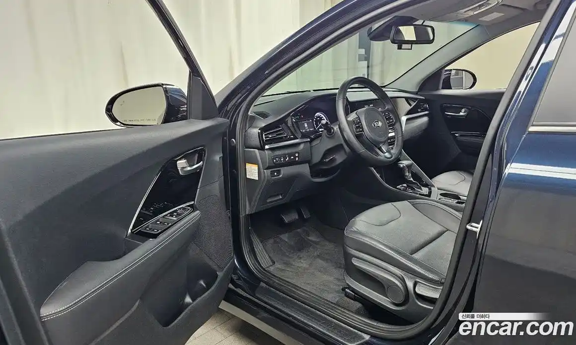 Kia Niro 2021 1.6 автомат (гидро), фото 13