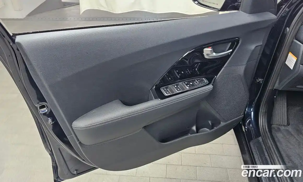 Kia Niro 2021 1.6 автомат (гидро), фото 14