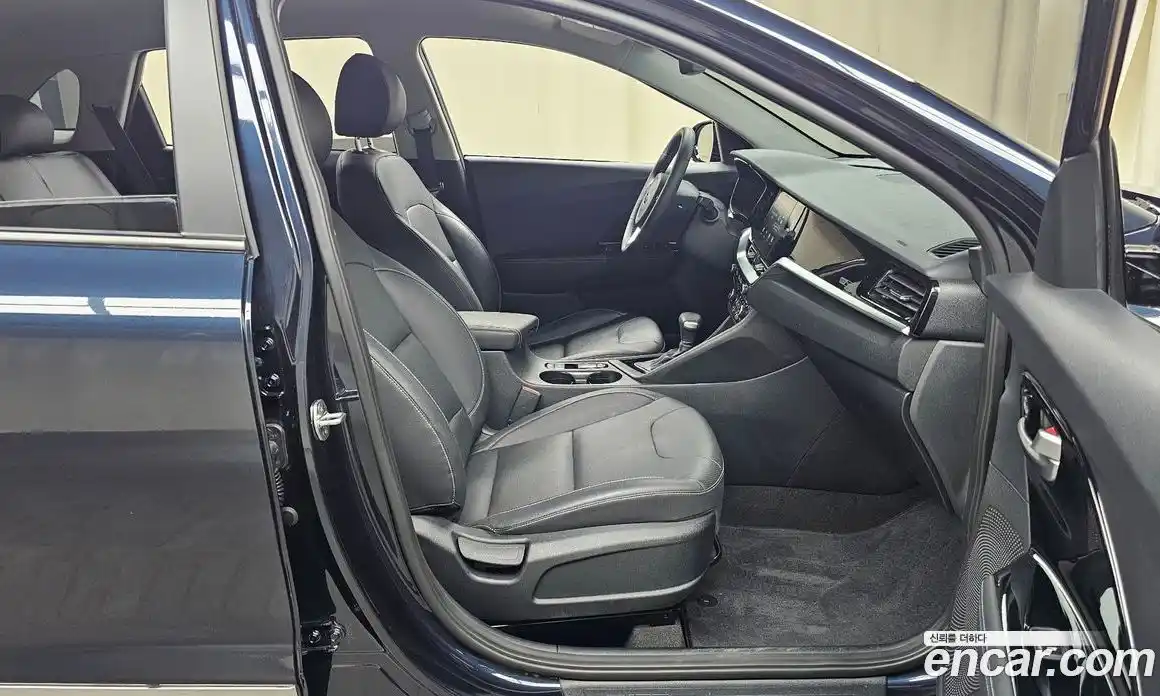 Kia Niro 2021 1.6 автомат (гидро), фото 16