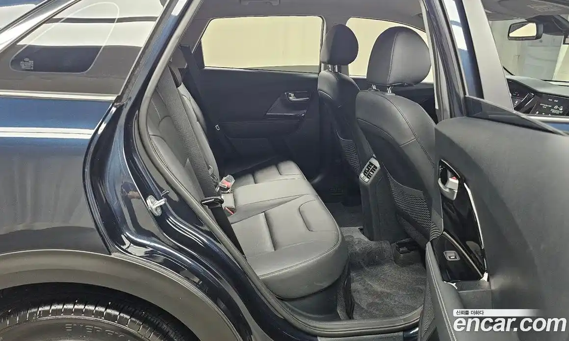 Kia Niro 2021 1.6 автомат (гидро), фото 17