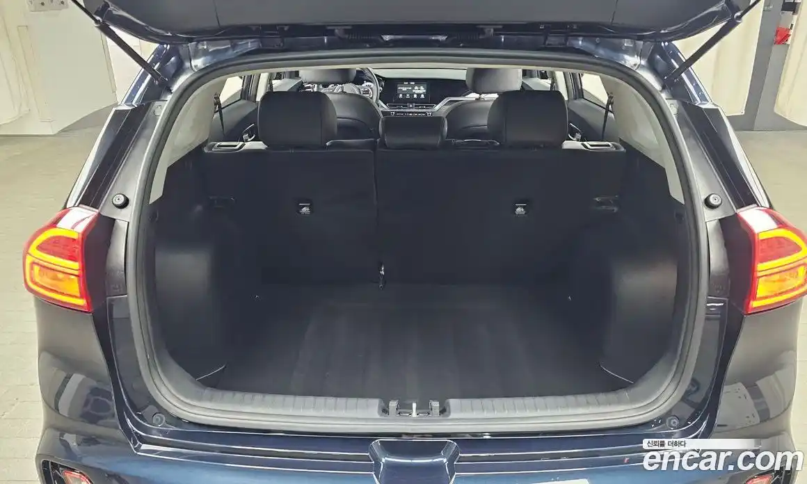 Kia Niro 2021 1.6 автомат (гидро), фото 22