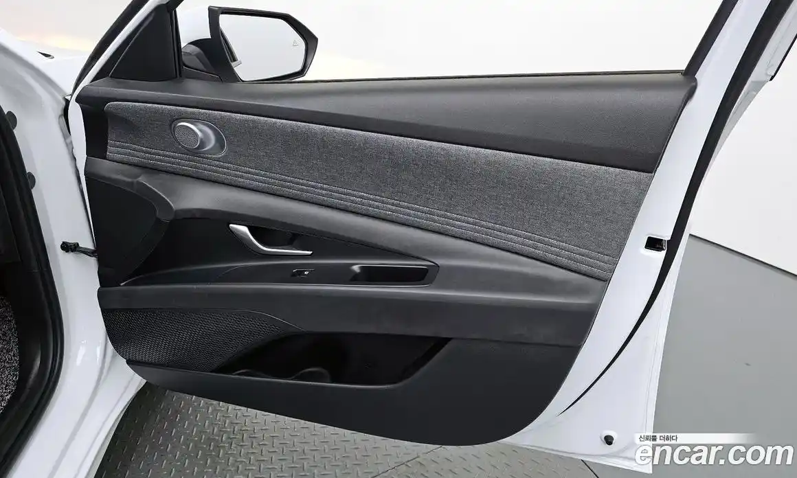 Hyundai Avante 2022 1.6 автомат (гидро), фото 13
