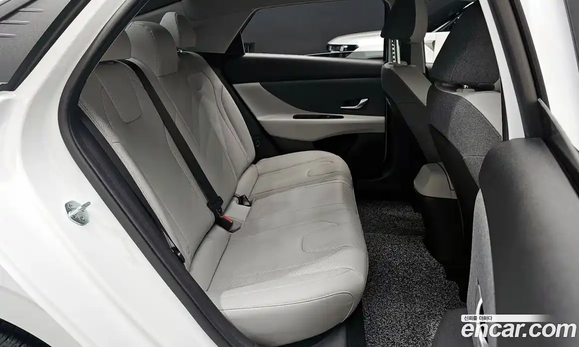 Hyundai Avante 2022 1.6 автомат (гидро), фото 16