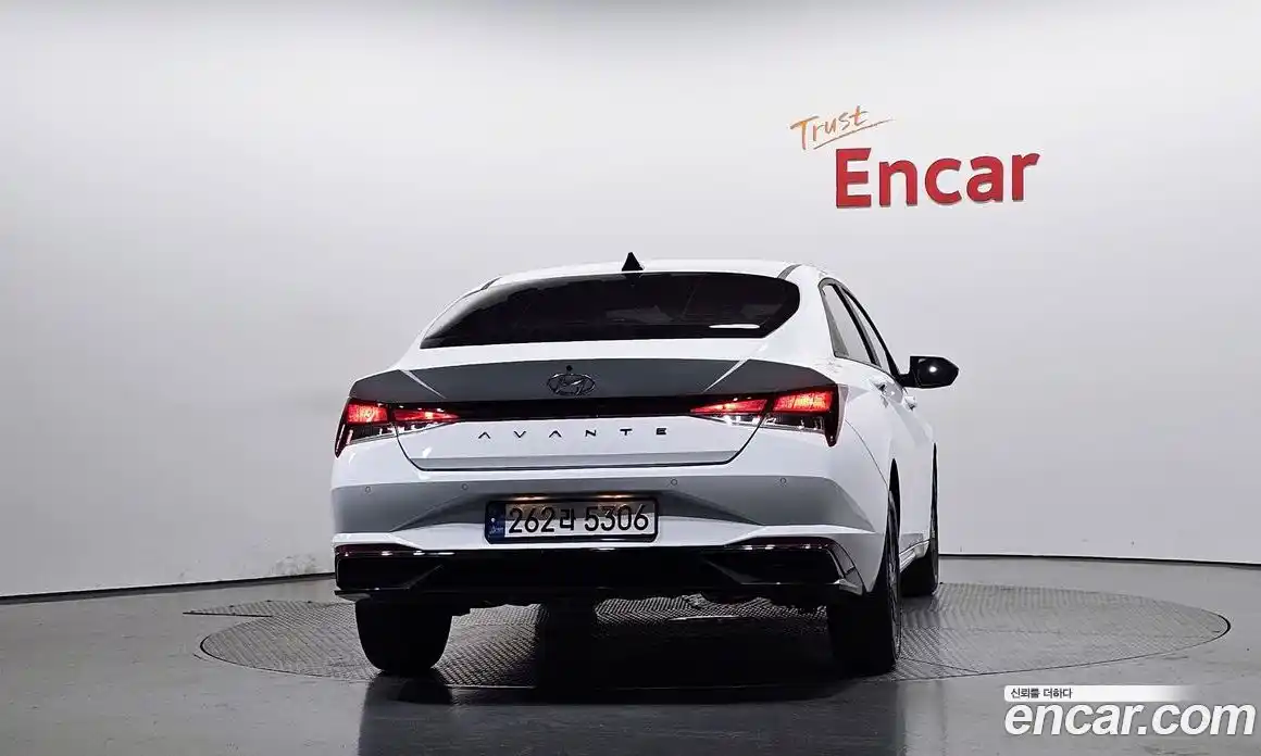 Hyundai Avante 2022 1.6 автомат (гидро), фото 3