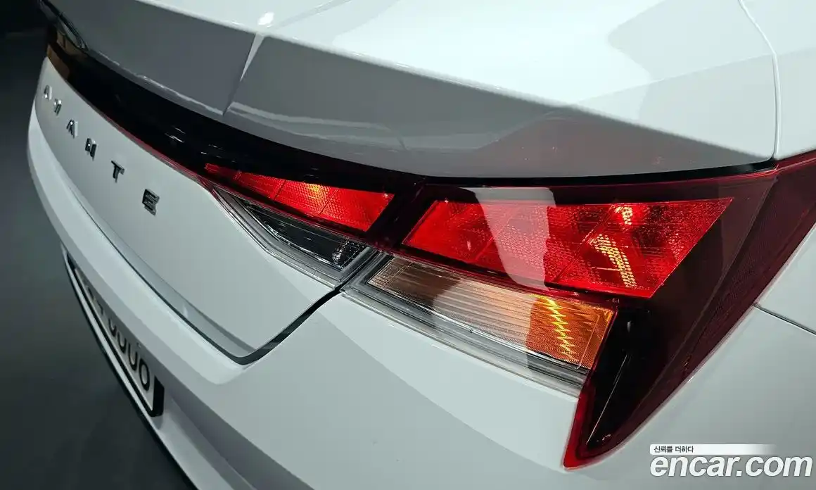 Hyundai Avante 2022 1.6 автомат (гидро), фото 8