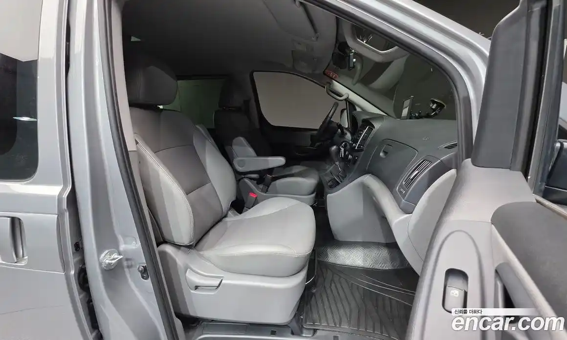 Hyundai Starex 2019 2.5 автомат (гидро), фото 13