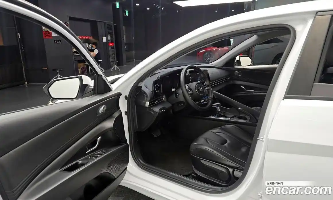 Hyundai Avante 2021 1.6 автомат (гидро), фото 13