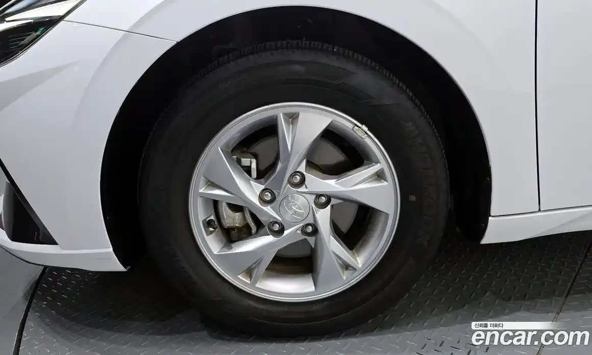 Hyundai Avante 2021 1.6 автомат (гидро), фото 5