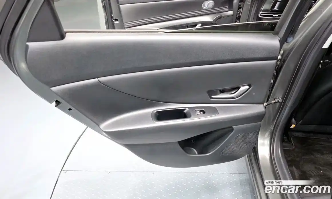 Hyundai Avante 2023 1.6 автомат (гидро), фото 15