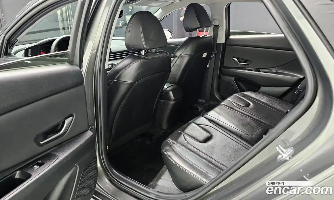 Hyundai Avante 2023 1.6 автомат (гидро), фото 16