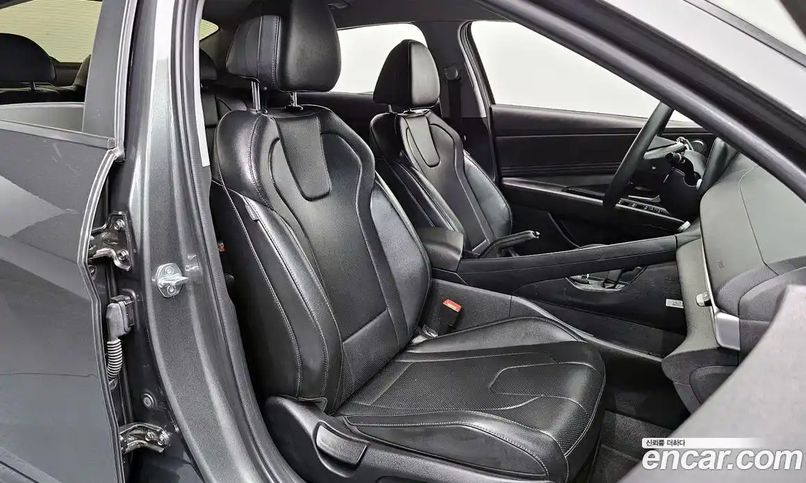 Hyundai Avante 2023 1.6 автомат (гидро), фото 17