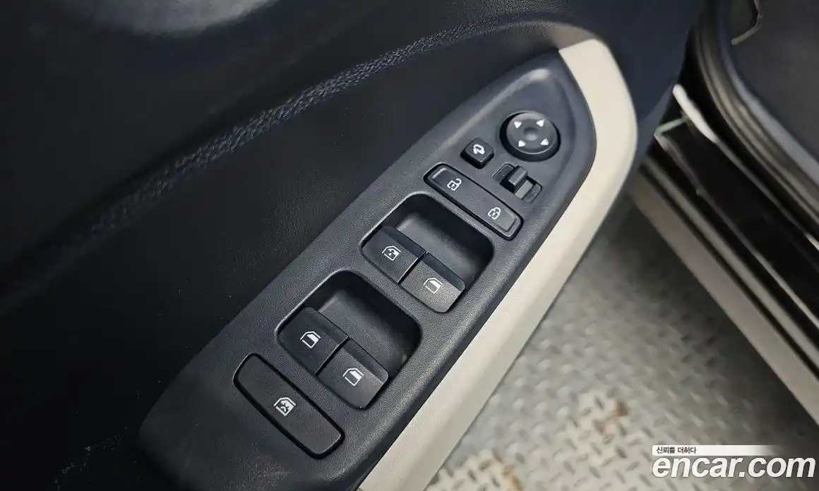 Hyundai Venue 2023 1.6 автомат (гидро), фото 26