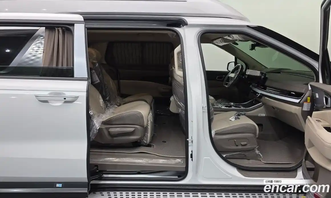 Kia Carnival 2026 1.6 автомат (гидро), фото 19