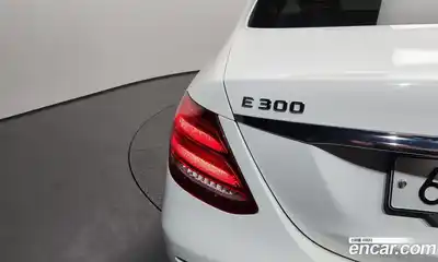 Mercedes-Benz E-Class 2019 2.0 автомат (гидро), миниатюра 9