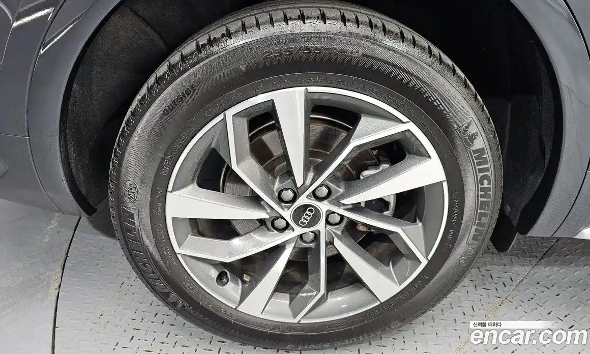 Audi Q5 2023 2.0 автомат (гидро), фото 5