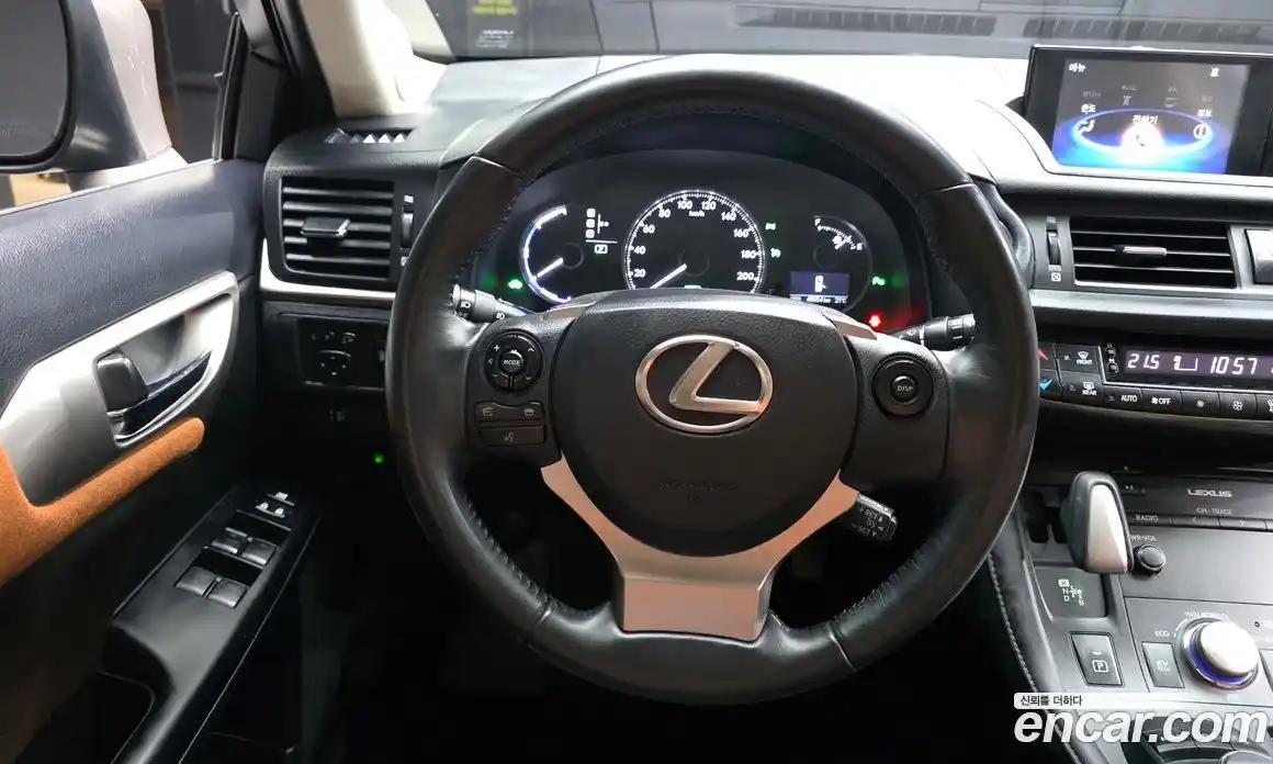 Lexus CT200h 2018 1.8 гидро, фото 13