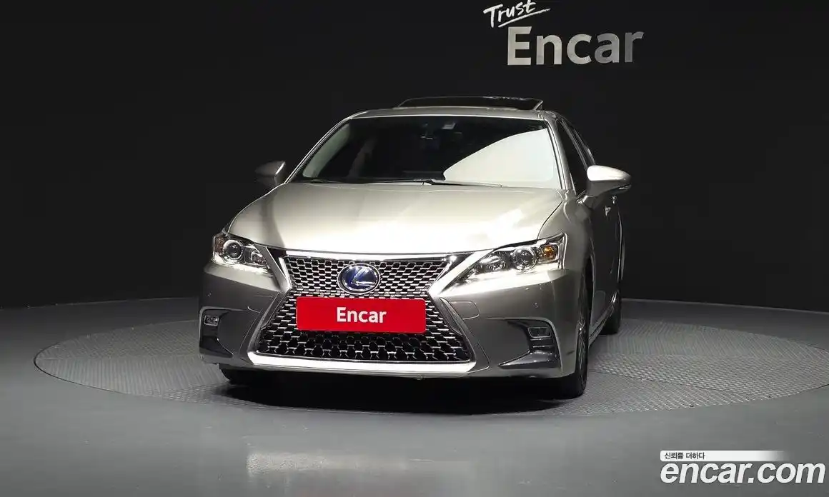 Lexus CT200h 2018 1.8 гидро, фото 3